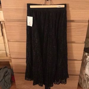 Black Lula Roe Lucy Skirt